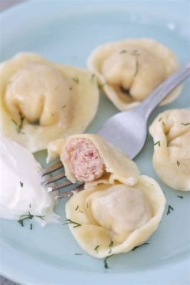  Pelmeni: Un'esplosione di sapori russi avvolti in morbide sfoglie!